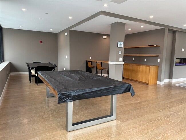 Building Photo - 100 Lincoln St