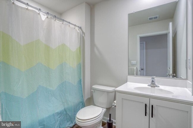 Building Photo - 124 Currant Cir