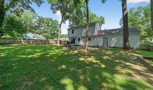 Building Photo - 2204 Spring Hill Dr