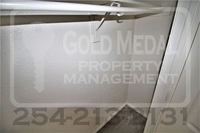 Building Photo - 2807 Leroy Cir