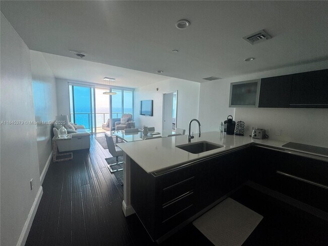 Building Photo - 17001 Collins Ave