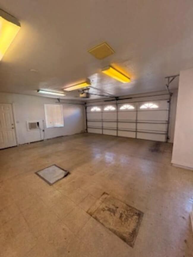 Building Photo - 3 BEDROOM 2 BATH 2 CAR GARAGE w/ Detached 2 room Shop - LONG TERM RENTAL in LHC!!