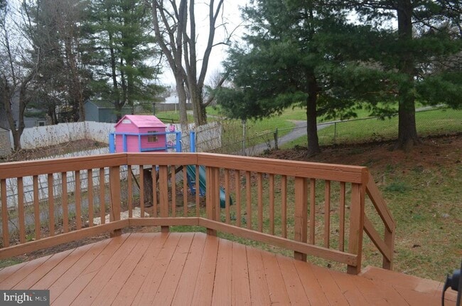 Building Photo - 267 Longford Ct