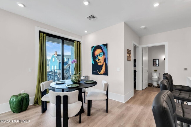 Building Photo - 218 3rd Ave