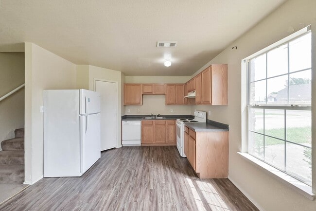 Building Photo - 404 Kings Way Dr