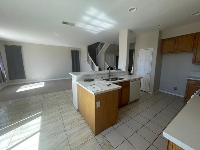 Building Photo - Adelanto- Beautiful 4 Bedrooms, 2.5 Bathro...