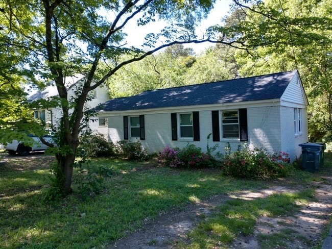 Building Photo - 4207 Dinglewood Ave