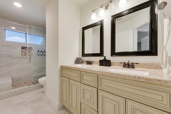 Building Photo - 5795 Brighton Ct