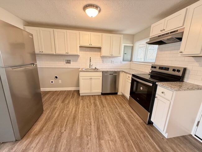 Building Photo - 4421 Primrose Ln