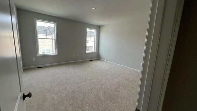 Building Photo - 807 Birchwood Hl Pl