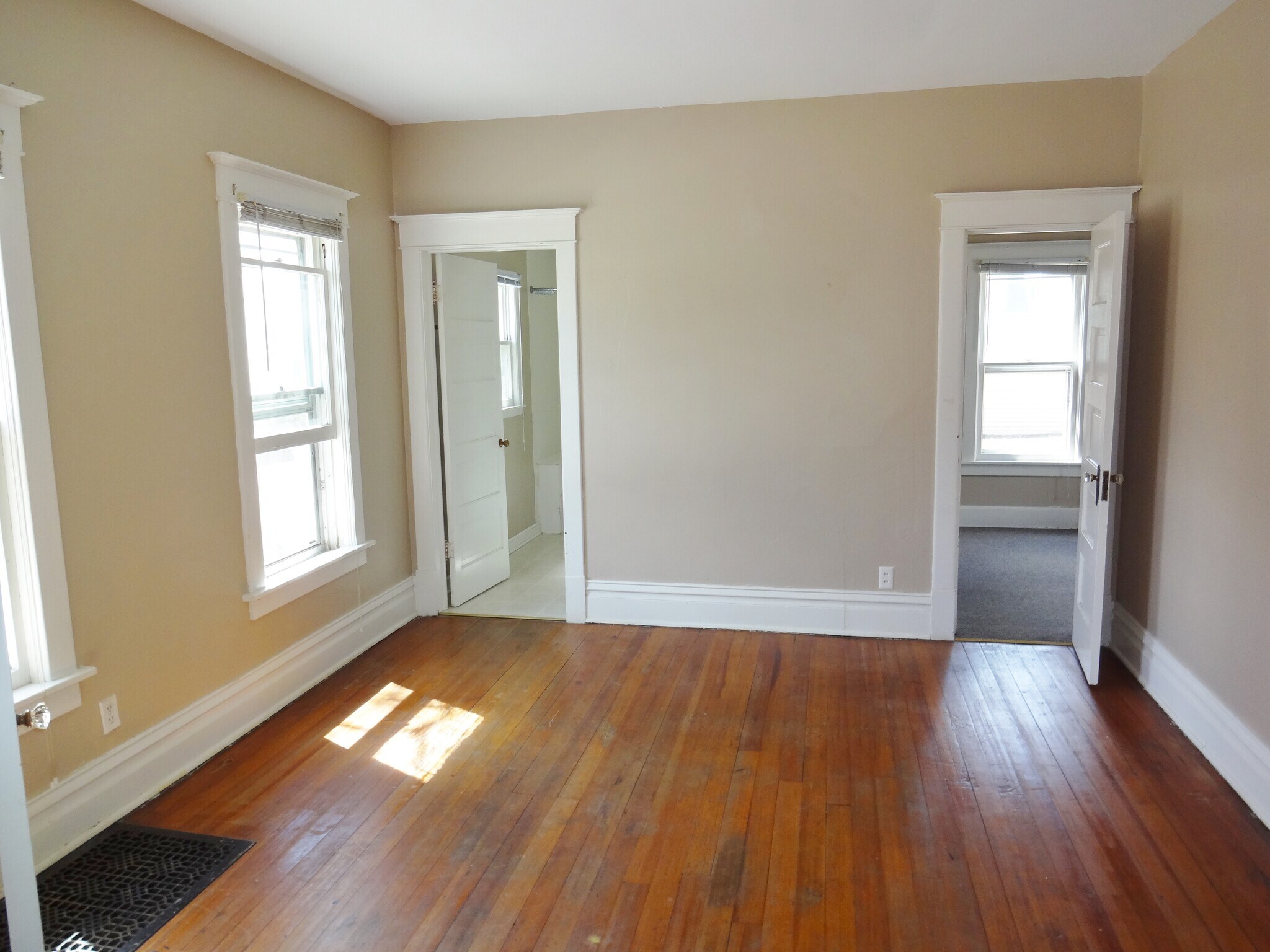 Living Room - 27 6th Ave SE