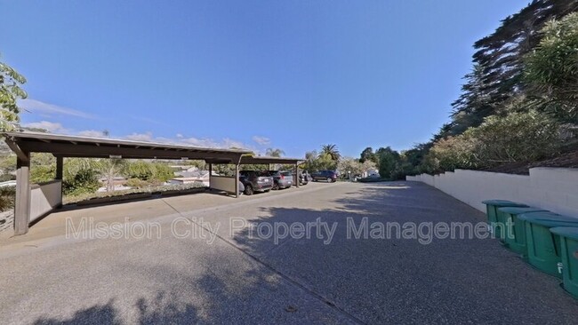 Building Photo - 640-644 W Ortega St