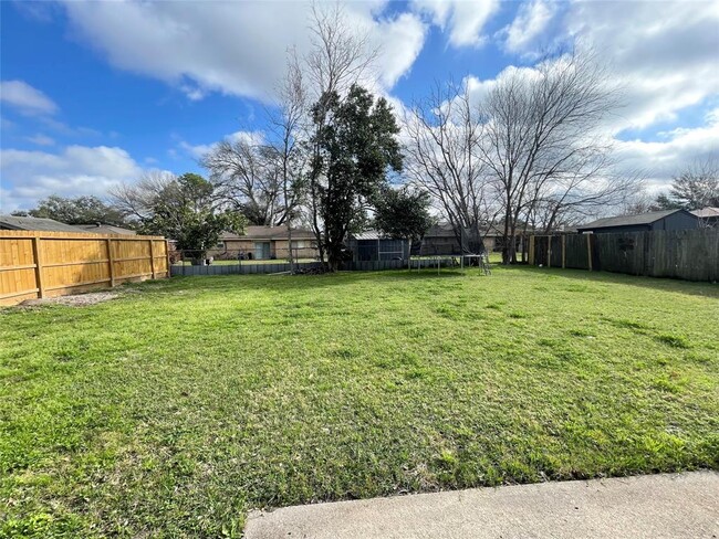 Building Photo - 7746 Bunker Wood Ln