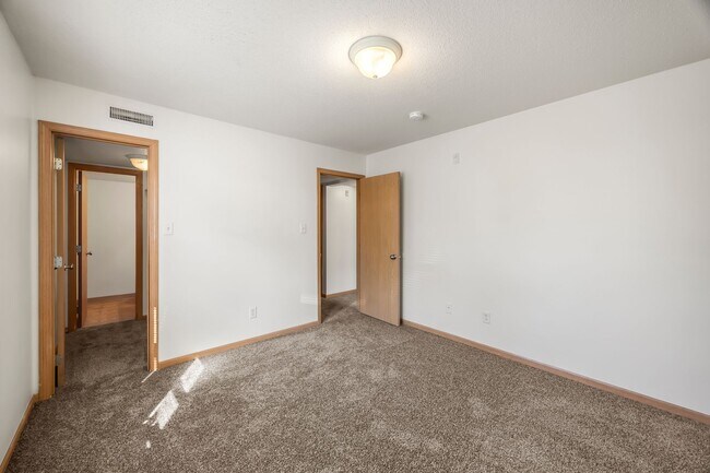 Building Photo - Clover Creek | Standard 2-Bedroom *