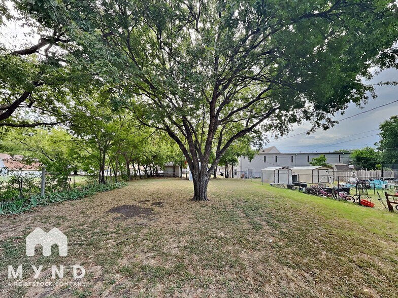 Building Photo - 110 N Redford Ln