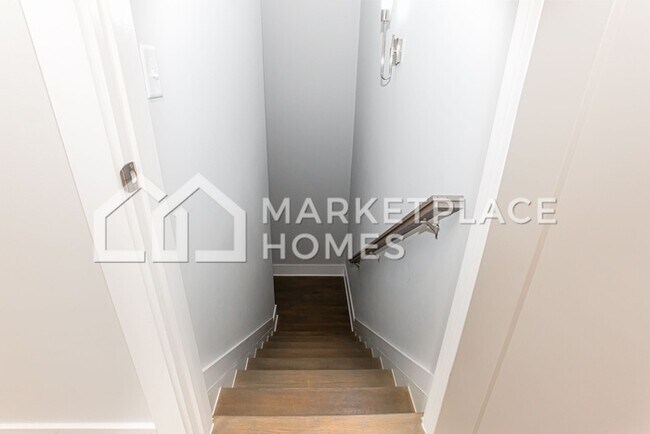 Building Photo - 3594 Parkhaven Pl