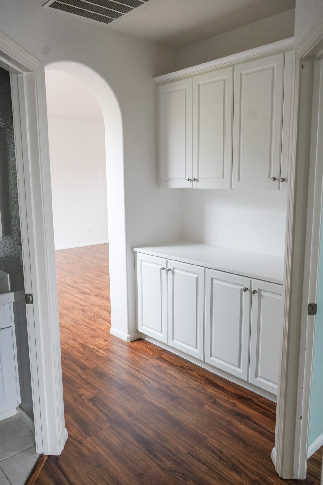 entry to bedrooms and dual-sink bathroom off loft - 1882 Shadetree Dr