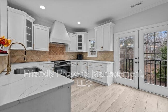 Building Photo - 812 Pisgah Church Rd