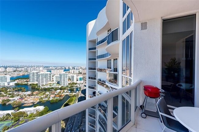 Building Photo - 15901 Collins Ave