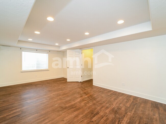 Building Photo - 2039 E 7550 S