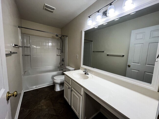 Building Photo - Gorgeous 4 Bedroom, 2 1/2 Bathroom Home in...