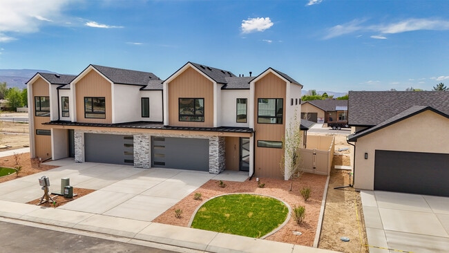 Building Photo - 367 Toms Cyn Dr