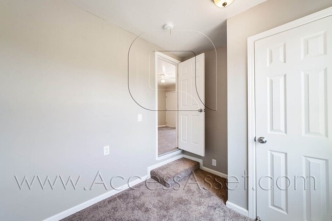 Building Photo - Cozy 2 Bed/1 Bath Duplex In Perris!