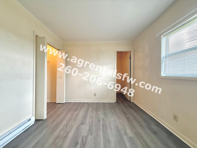 Building Photo - 1034 Lewis Pl