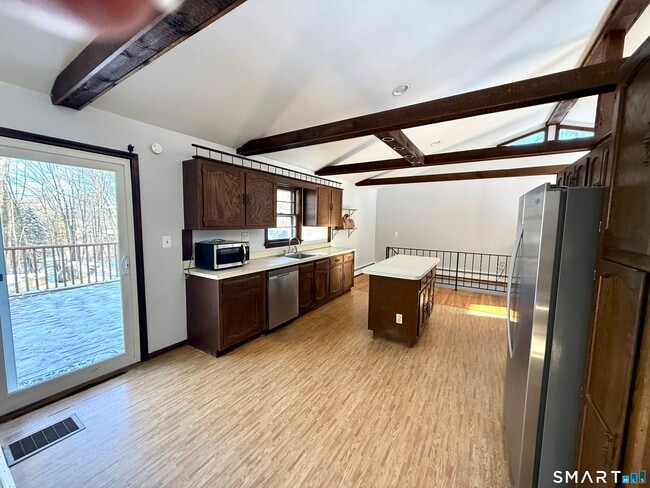 Building Photo - 27 White Oak Rd