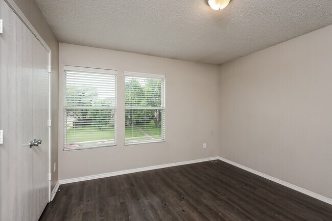 Building Photo - 1416 Daisy Dr