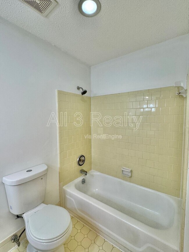 Building Photo - 2311 Cottingham Dr