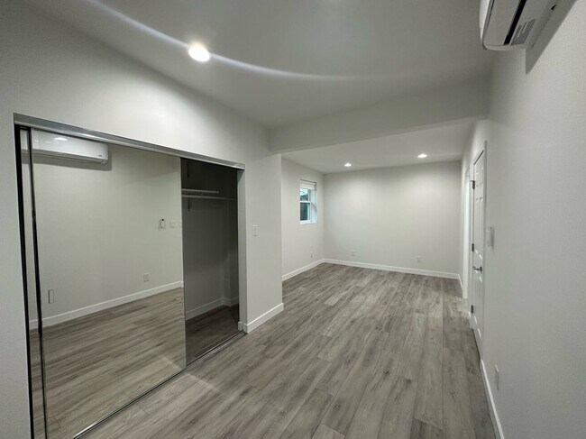 Building Photo - Hillcrest
