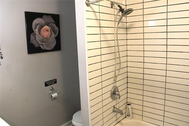 Building Photo - 4495 Kent Rd