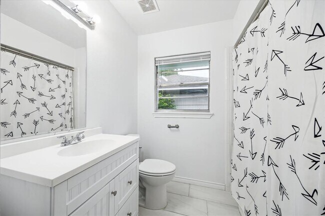 Building Photo - 5127 Mimosa Dr