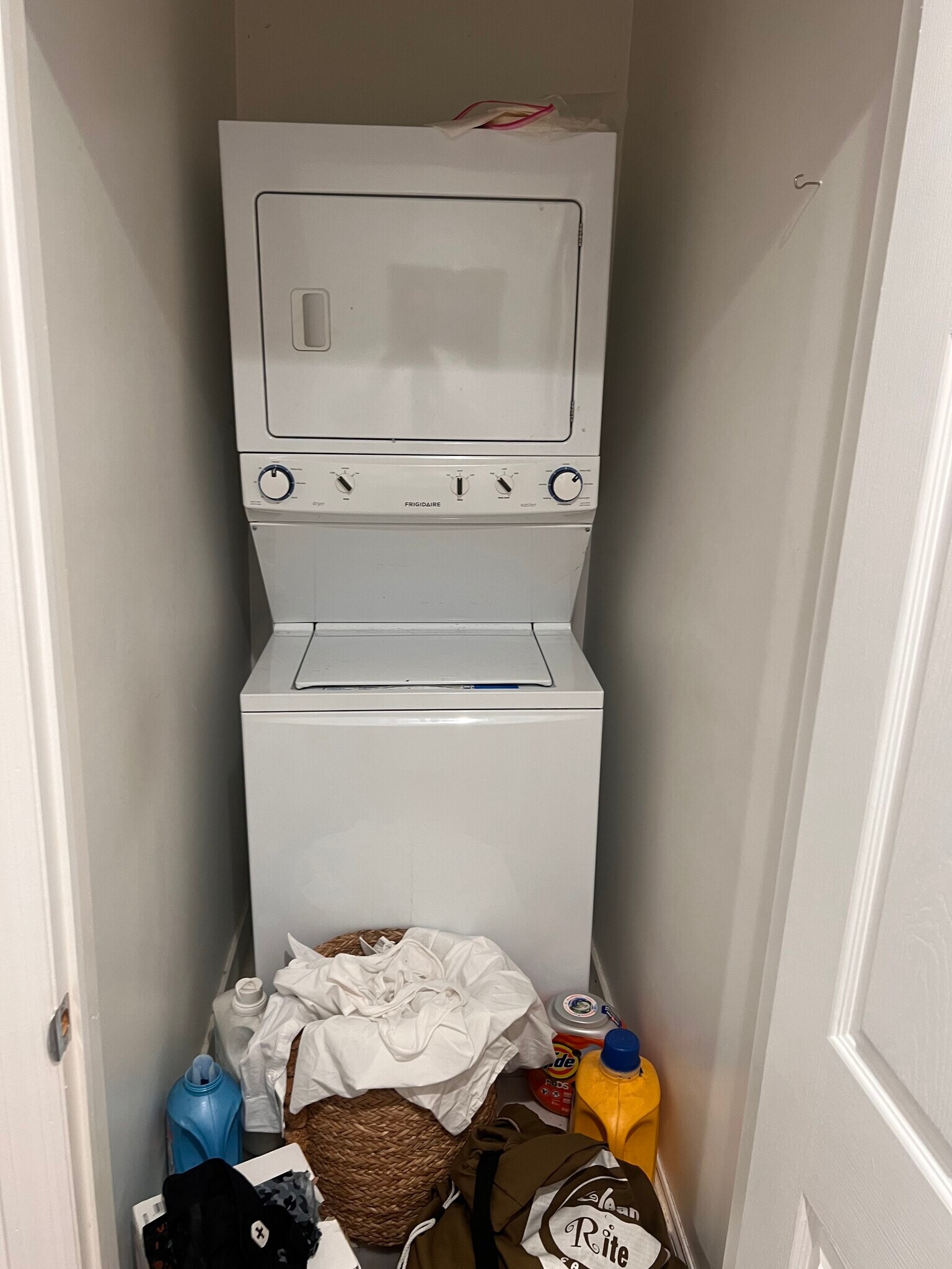 washer-dryer - 14146 Pershing Cres