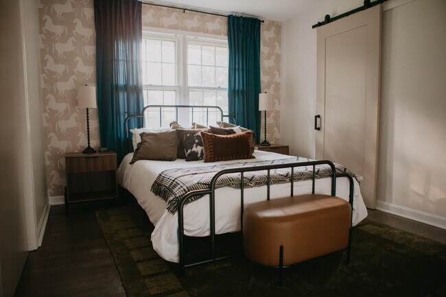 Building Photo - 946 Magnolia St SE