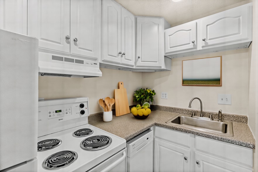 Primary Photo - Highland Court Apartments