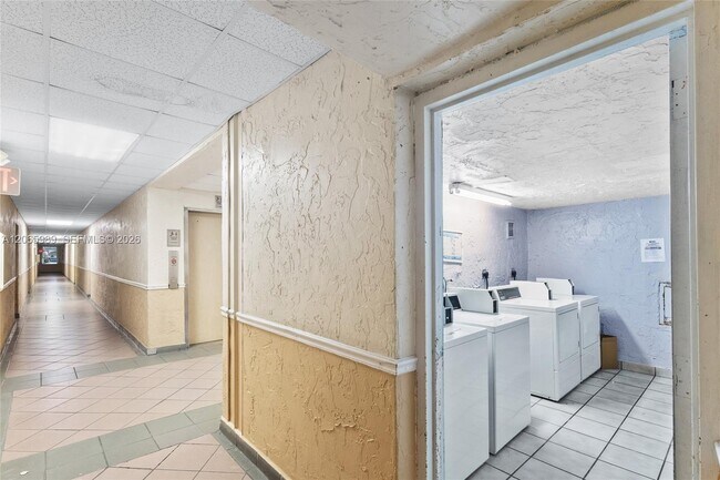Building Photo - 5665 W 20th Ave