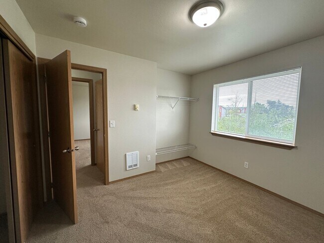 Building Photo - 5752 Legoe Ave