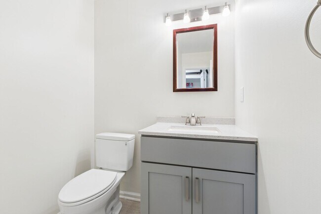 Building Photo - Columbus Station Condo-Ready to move in