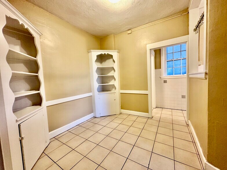 Building Photo - 330 St Paul St