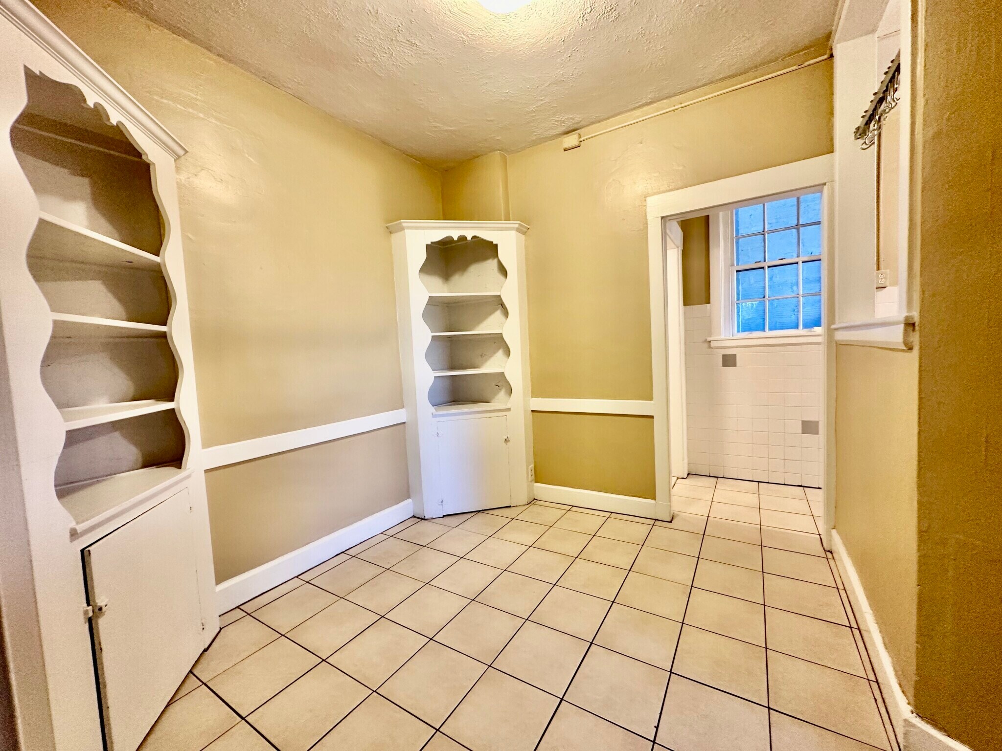 Building Photo - 330 St Paul St