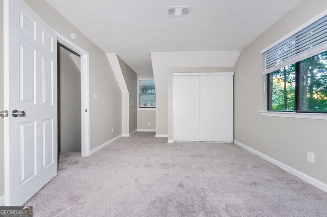 Building Photo - 144 Fairview Dr