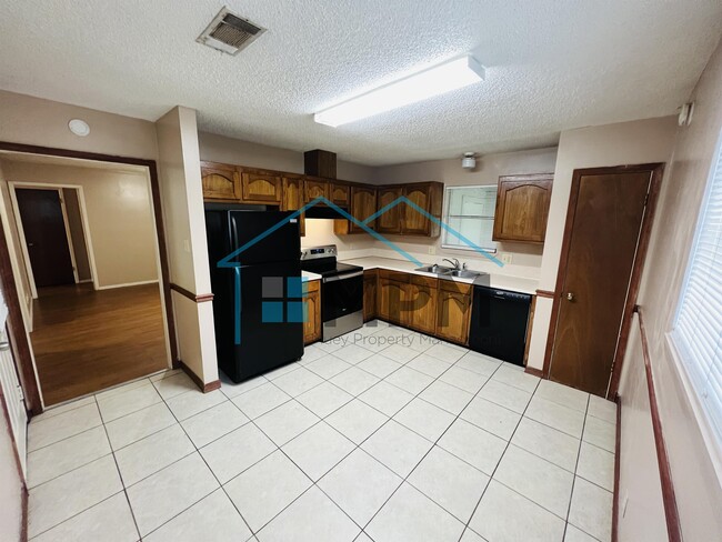 Building Photo - 124 Hardwood Dr