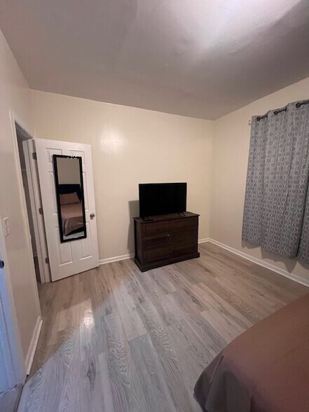 Bedroom #1 - 72 Seymour Ave