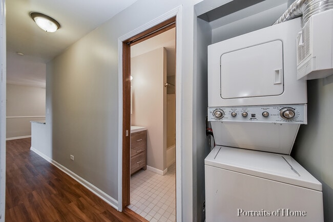 Building Photo - 1462 Stonebridge Cir