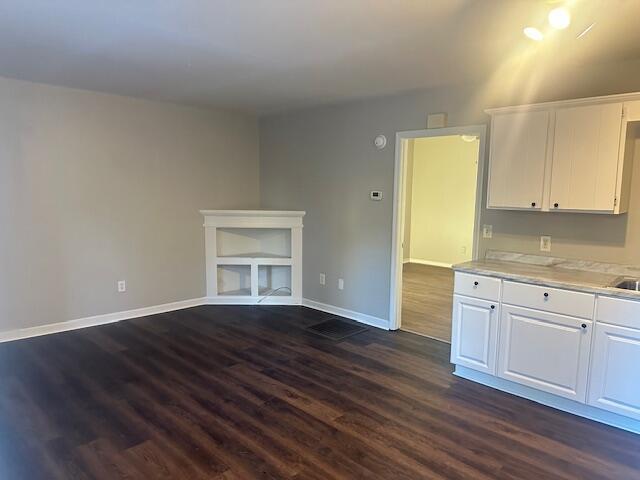 Building Photo - 257 SE Bell St