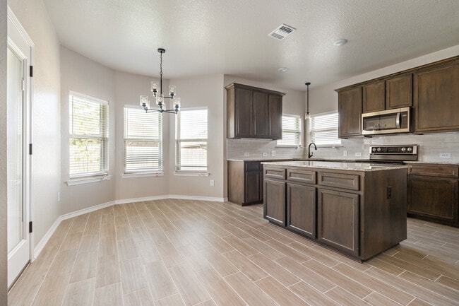 Building Photo - 602 Dred Roger Circle