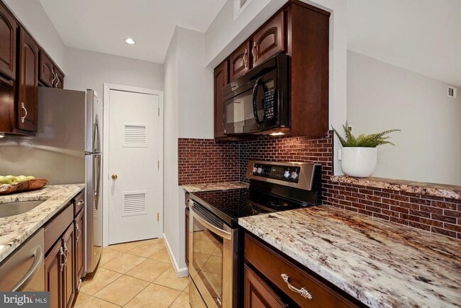 Building Photo - 5907 Kingsford Rd