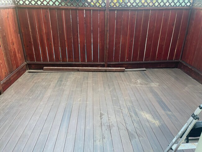 Building Photo - 447 Oak Ave